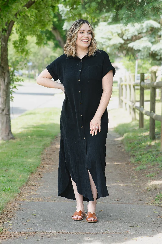 Deal Mania The Banks Button Up Shirt Dress in Black (FINAL SALE)