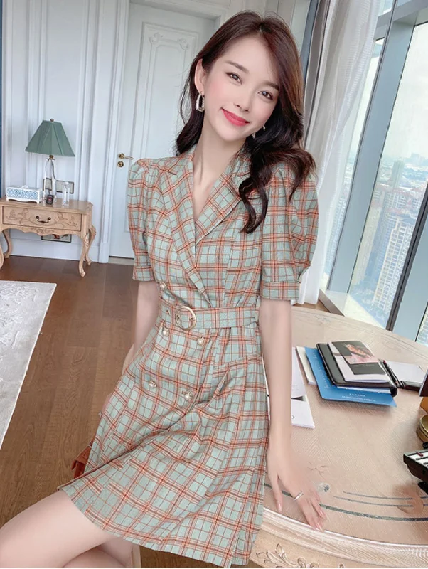 Steals and Deals Plaid short sleeve dress with belt