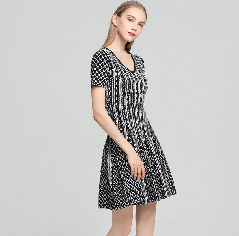 Seasonal Clearance TWO PEARS-Short Sleeve V-Neck Knitted A-line Dress