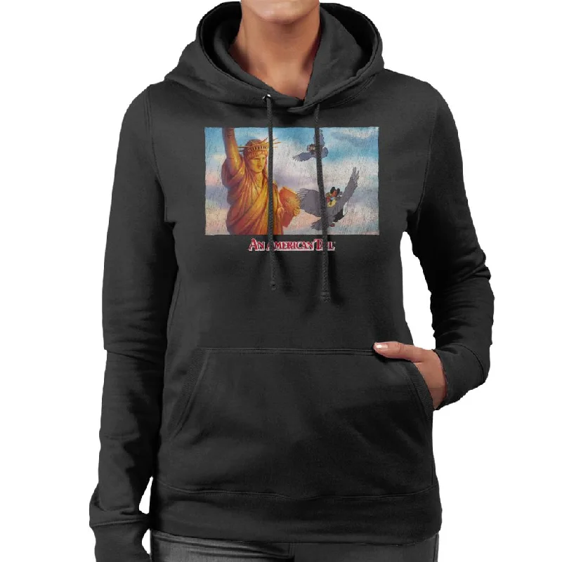 casual streetwear hoodieAn American Tail Flying Henri Le Pigeon Near Statue Of Liberty Women's Hooded Sweatshirt