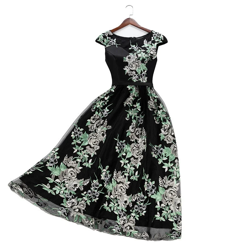 New Markdowns Ladies emb. Slim sleeveless dress