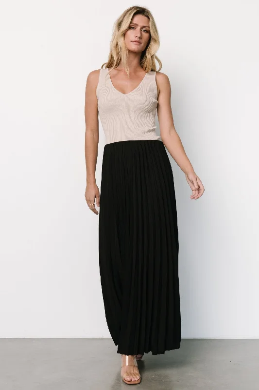 relaxed fit dressVinny Pleated Maxi Skirt | Black