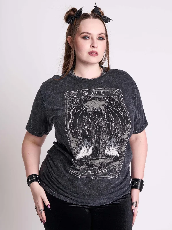 chic dressThe Devil Tarot T-shirt