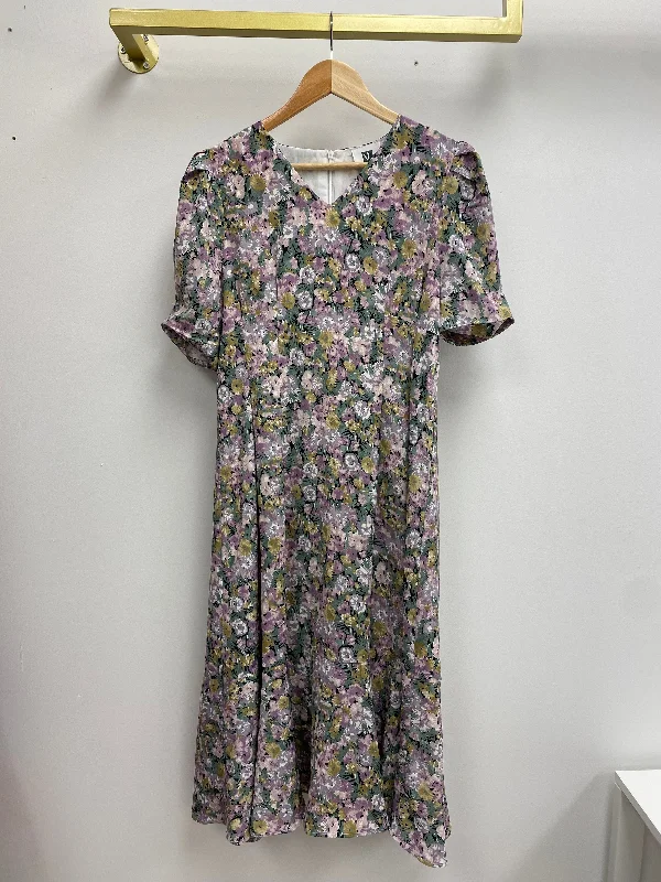 Final Markdown Short Sleeve V-neck Floral Purple Midi Dress