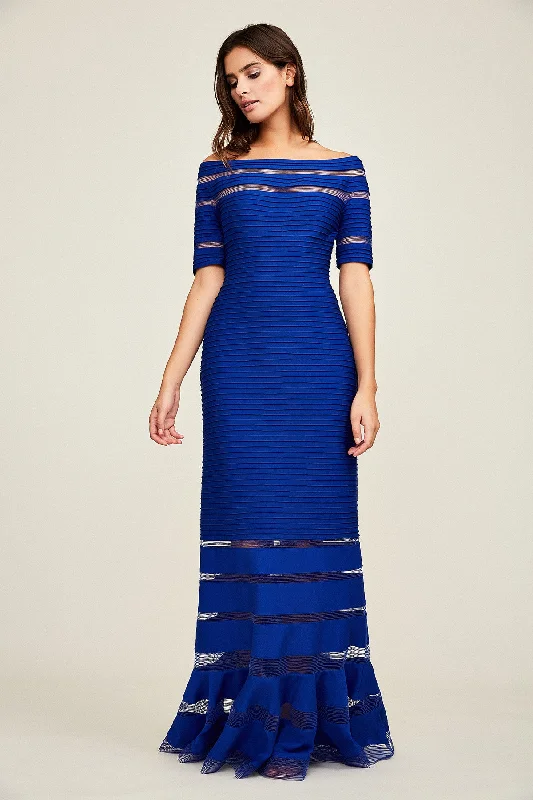 Deal Dash TADASHI SHOJI-KELLY PINTUCK JERSEY BANDED GOWN