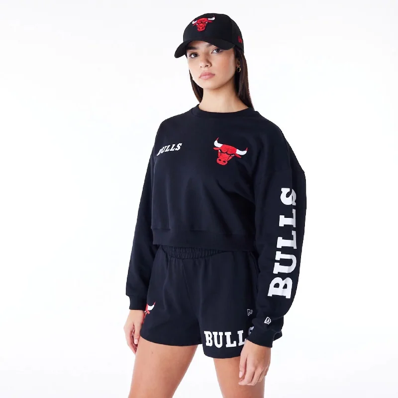 Online Exclusive Chicago Bulls Womens NBA Wordmark Black Crop Crew Neck Sweatshirt